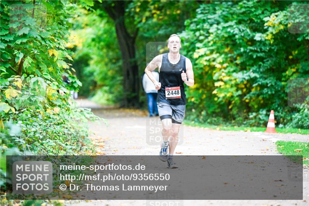 12.10.2025 - Bramfelder Halbmarathon 2025 Dr. Thomas Lammeyer http://msf.ph/oto/9356550 12.10.2025 10:57:49 Laufen 2448 meine-sportfotos.de