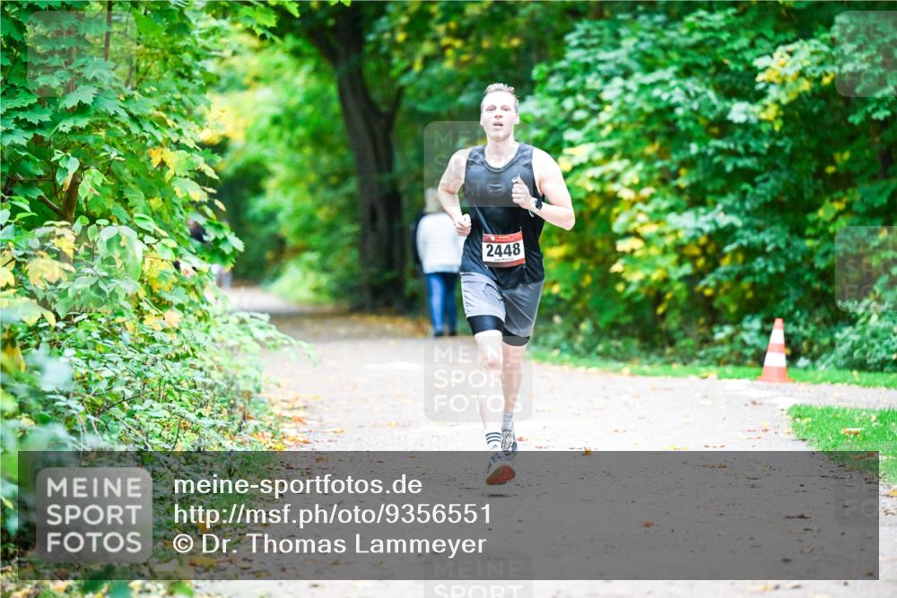 12.10.2025 - Bramfelder Halbmarathon 2025 Dr. Thomas Lammeyer http://msf.ph/oto/9356551 12.10.2025 10:57:49 Laufen 2448 meine-sportfotos.de