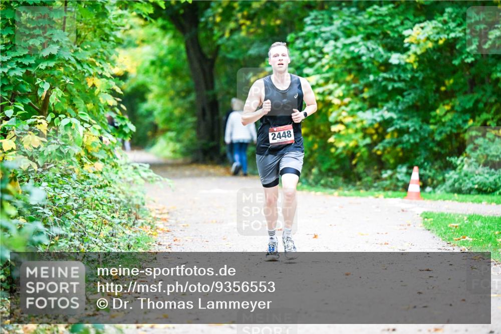 12.10.2025 - Bramfelder Halbmarathon 2025 Dr. Thomas Lammeyer http://msf.ph/oto/9356553 12.10.2025 10:57:49 Laufen 2448 meine-sportfotos.de
