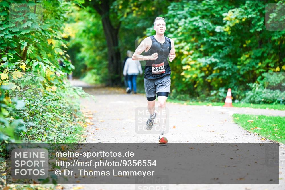 12.10.2025 - Bramfelder Halbmarathon 2025 Dr. Thomas Lammeyer http://msf.ph/oto/9356554 12.10.2025 10:57:49 Laufen 2448 meine-sportfotos.de