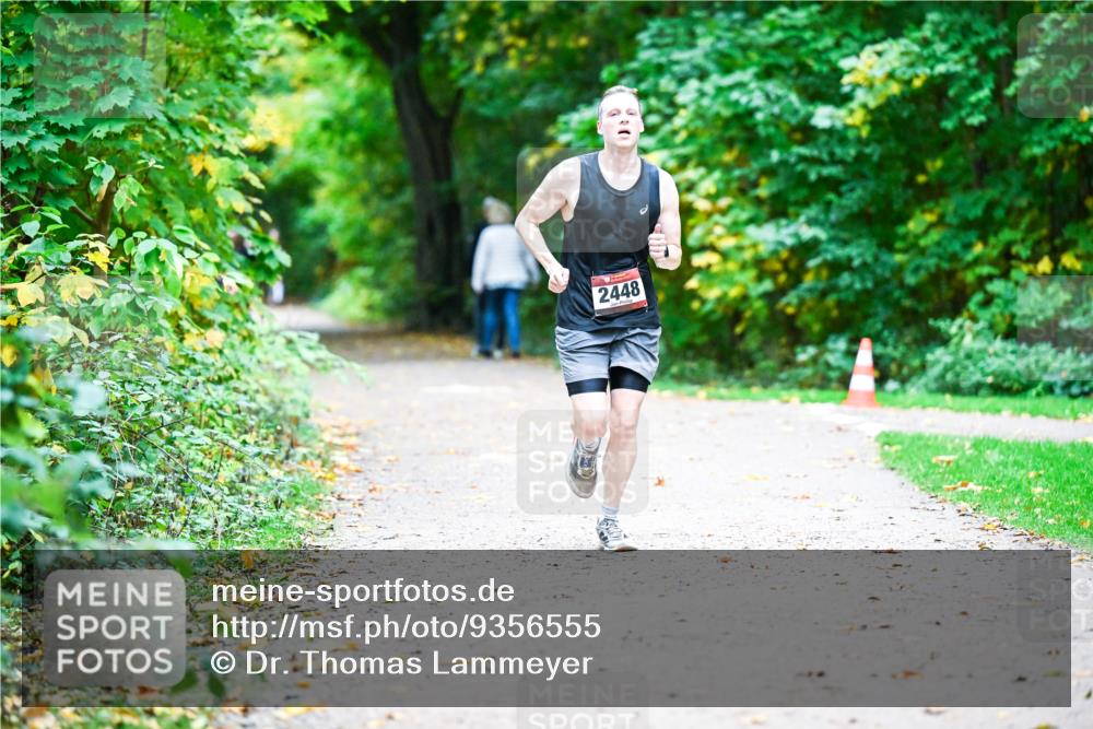 12.10.2025 - Bramfelder Halbmarathon 2025 Dr. Thomas Lammeyer http://msf.ph/oto/9356555 12.10.2025 10:57:49 Laufen 2448 meine-sportfotos.de