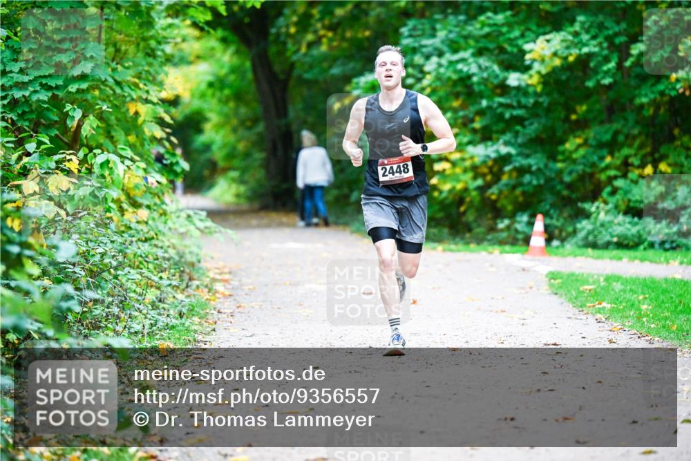 12.10.2025 - Bramfelder Halbmarathon 2025 Dr. Thomas Lammeyer http://msf.ph/oto/9356557 12.10.2025 10:57:50 Laufen 2448 meine-sportfotos.de