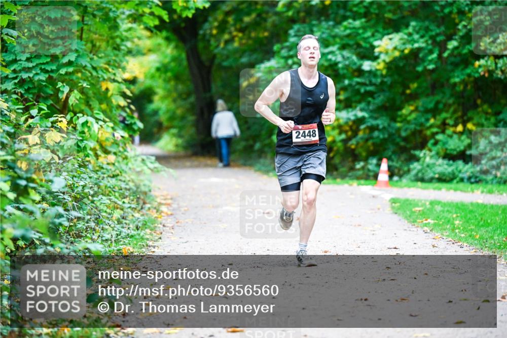 12.10.2025 - Bramfelder Halbmarathon 2025 Dr. Thomas Lammeyer http://msf.ph/oto/9356560 12.10.2025 10:57:50 Laufen 2448 meine-sportfotos.de