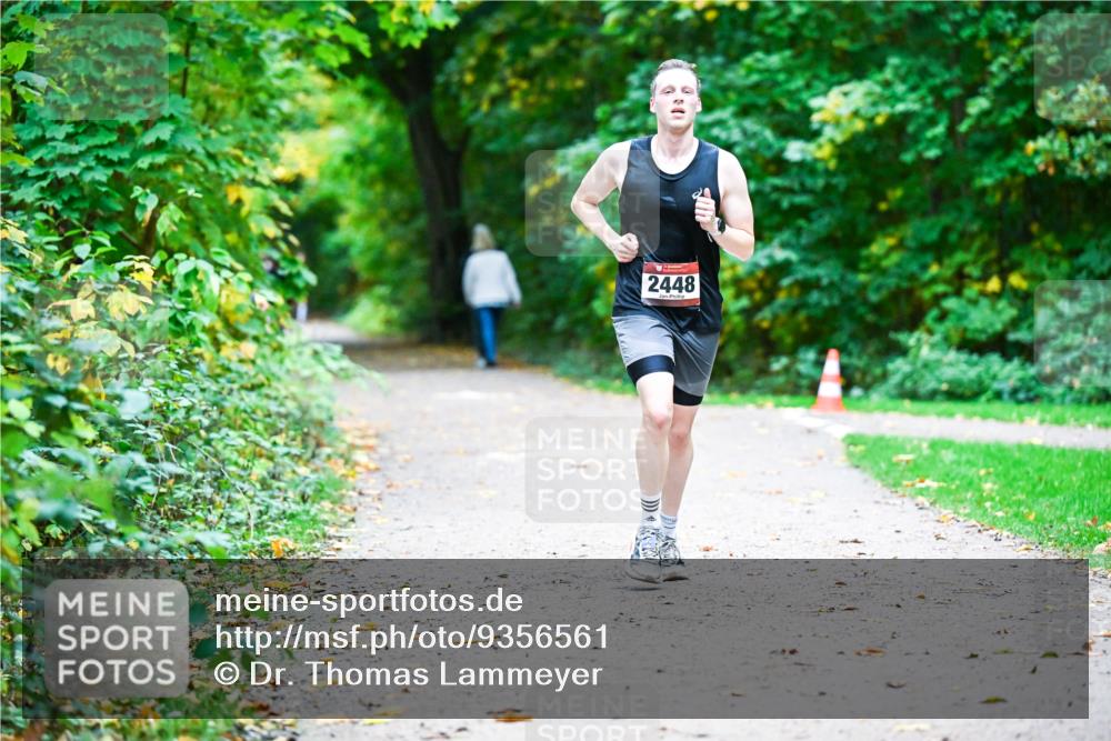 12.10.2025 - Bramfelder Halbmarathon 2025 Dr. Thomas Lammeyer http://msf.ph/oto/9356561 12.10.2025 10:57:50 Laufen 2448 meine-sportfotos.de