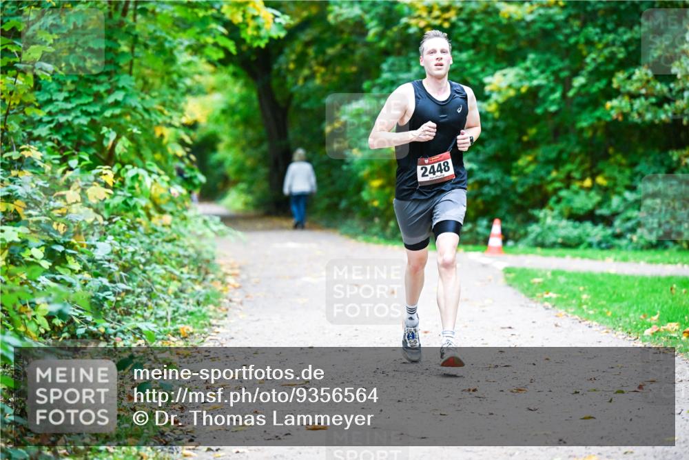 12.10.2025 - Bramfelder Halbmarathon 2025 Dr. Thomas Lammeyer http://msf.ph/oto/9356564 12.10.2025 10:57:51 Laufen 2448 meine-sportfotos.de