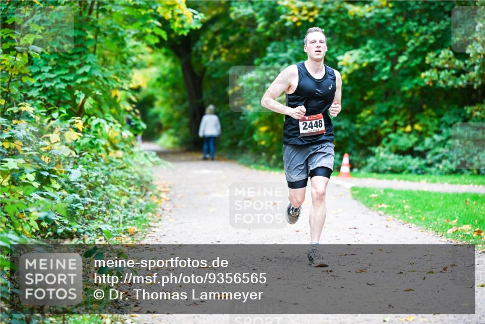 12.10.2025 - Bramfelder Halbmarathon 2025 Dr. Thomas Lammeyer http://msf.ph/oto/9356565 12.10.2025 10:57:51 Laufen 2448 meine-sportfotos.de