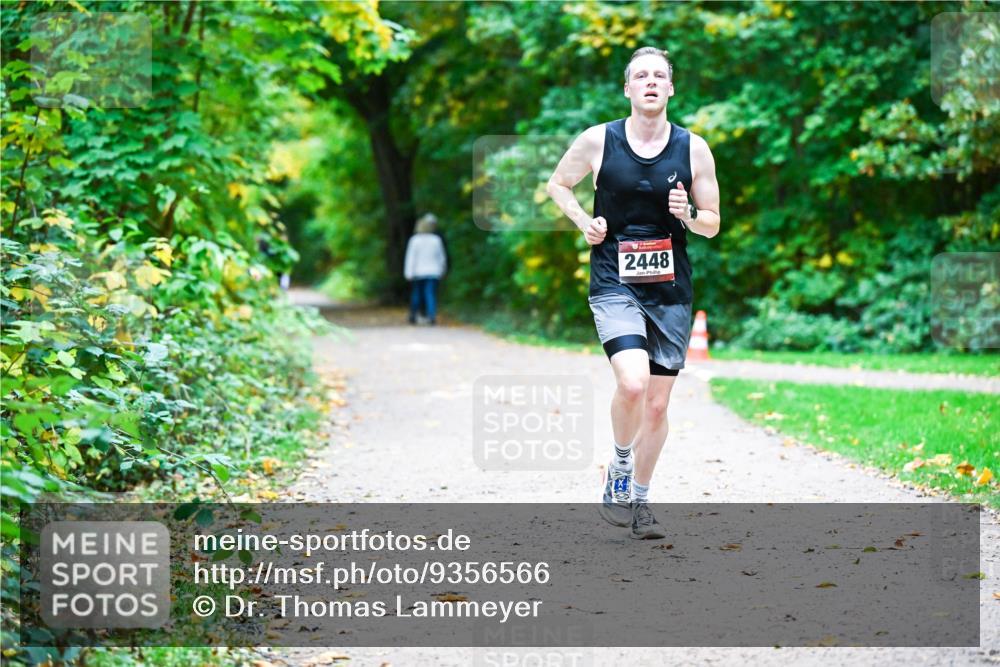 12.10.2025 - Bramfelder Halbmarathon 2025 Dr. Thomas Lammeyer http://msf.ph/oto/9356566 12.10.2025 10:57:51 Laufen 2448 meine-sportfotos.de
