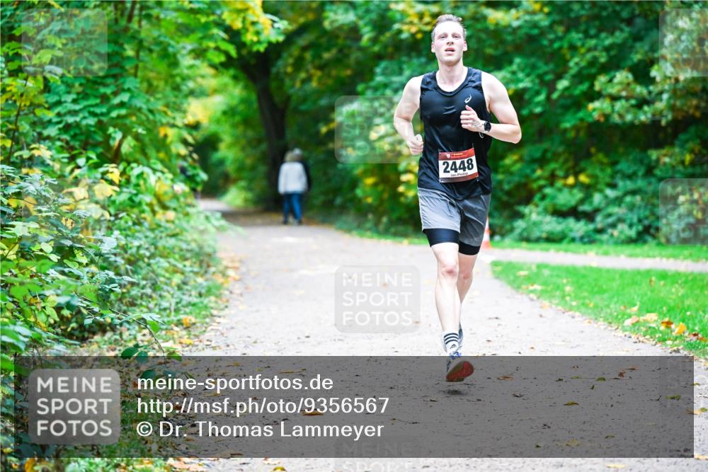 12.10.2025 - Bramfelder Halbmarathon 2025 Dr. Thomas Lammeyer http://msf.ph/oto/9356567 12.10.2025 10:57:51 Laufen 2448 meine-sportfotos.de