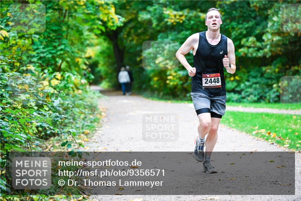 12.10.2025 - Bramfelder Halbmarathon 2025 Dr. Thomas Lammeyer http://msf.ph/oto/9356571 12.10.2025 10:57:52 Laufen 2448 meine-sportfotos.de
