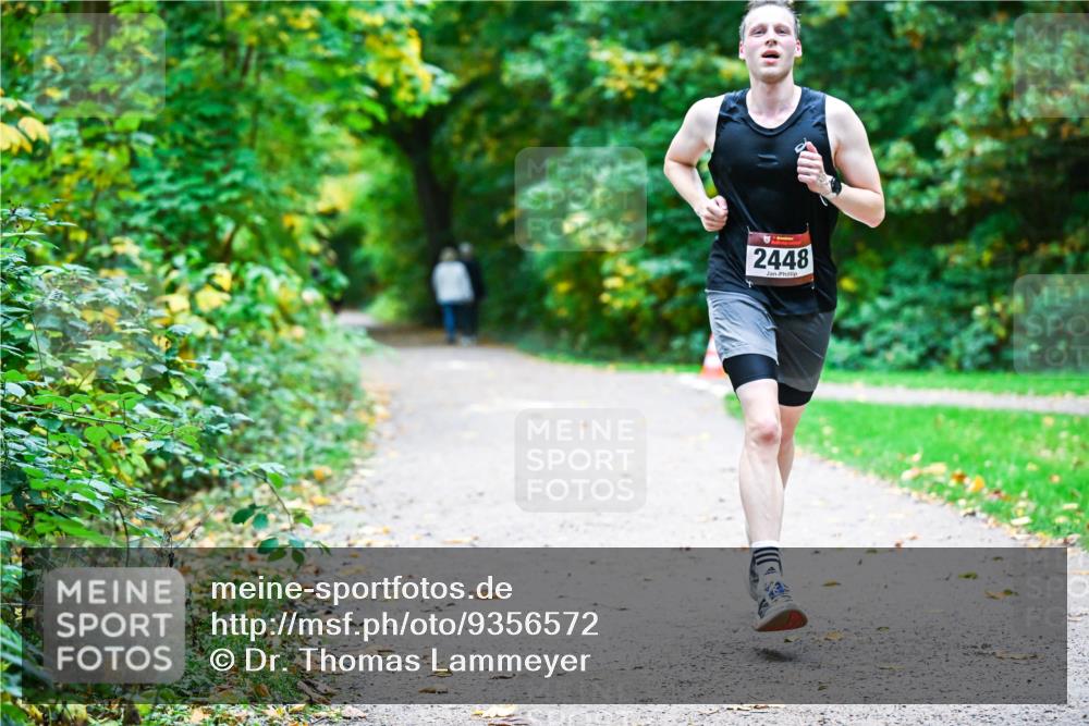 12.10.2025 - Bramfelder Halbmarathon 2025 Dr. Thomas Lammeyer http://msf.ph/oto/9356572 12.10.2025 10:57:52 Laufen 2448 meine-sportfotos.de