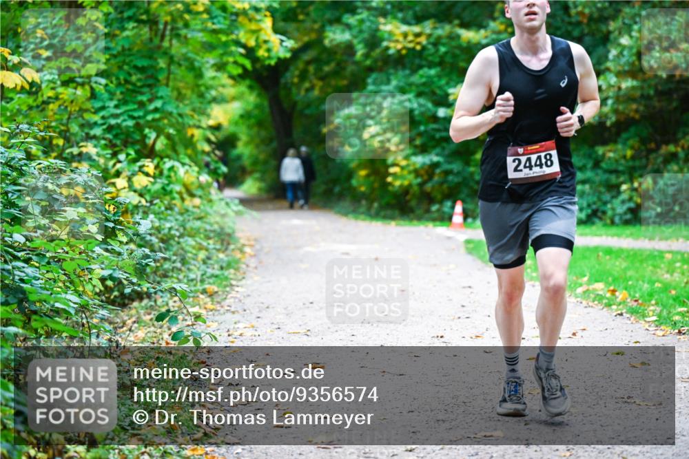 12.10.2025 - Bramfelder Halbmarathon 2025 Dr. Thomas Lammeyer http://msf.ph/oto/9356574 12.10.2025 10:57:52 Laufen 2448 meine-sportfotos.de