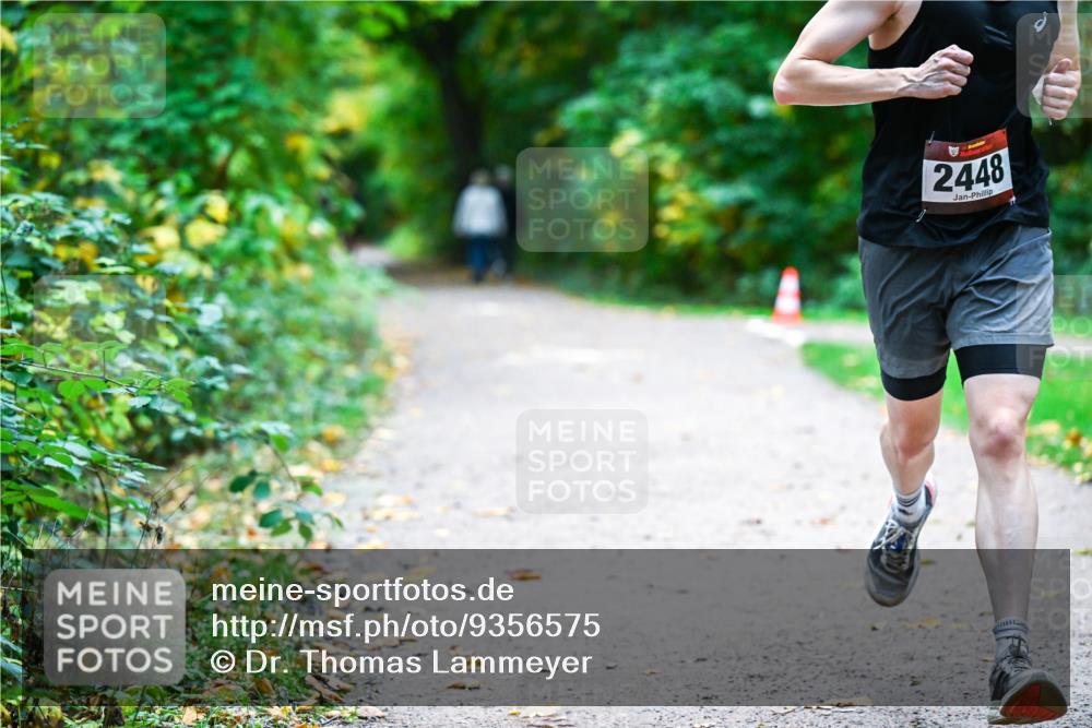 12.10.2025 - Bramfelder Halbmarathon 2025 Dr. Thomas Lammeyer http://msf.ph/oto/9356575 12.10.2025 10:57:52 Laufen 2448 meine-sportfotos.de