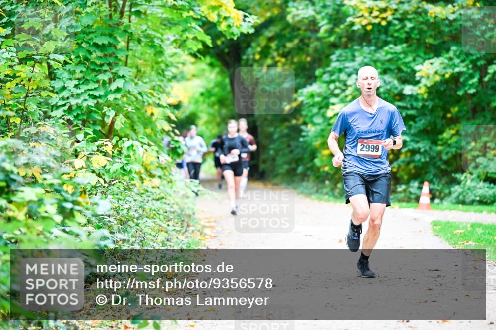 12.10.2025 - Bramfelder Halbmarathon 2025 Dr. Thomas Lammeyer http://msf.ph/oto/9356578 12.10.2025 10:58:06 Laufen 2999 meine-sportfotos.de