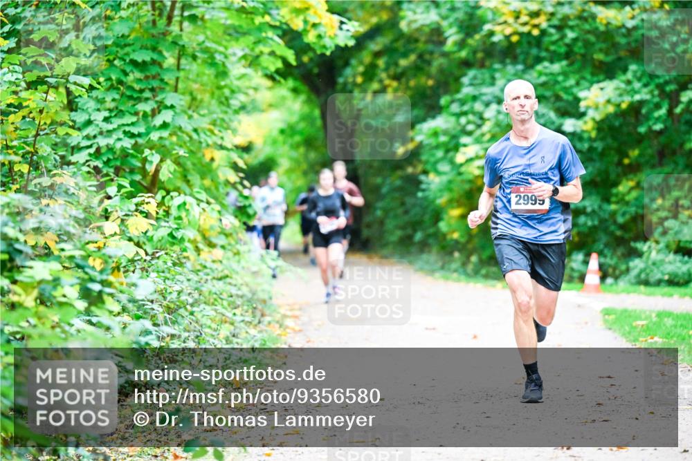 12.10.2025 - Bramfelder Halbmarathon 2025 Dr. Thomas Lammeyer http://msf.ph/oto/9356580 12.10.2025 10:58:06 Laufen 2995 meine-sportfotos.de