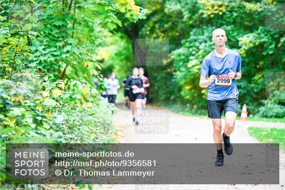 12.10.2025 - Bramfelder Halbmarathon 2025 Dr. Thomas Lammeyer http://msf.ph/oto/9356581 12.10.2025 10:58:06 Laufen 2999 meine-sportfotos.de