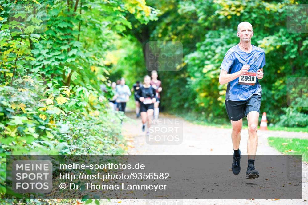 12.10.2025 - Bramfelder Halbmarathon 2025 Dr. Thomas Lammeyer http://msf.ph/oto/9356582 12.10.2025 10:58:06 Laufen 2999 meine-sportfotos.de