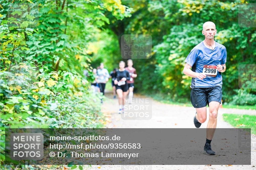 12.10.2025 - Bramfelder Halbmarathon 2025 Dr. Thomas Lammeyer http://msf.ph/oto/9356583 12.10.2025 10:58:06 Laufen 2999 meine-sportfotos.de