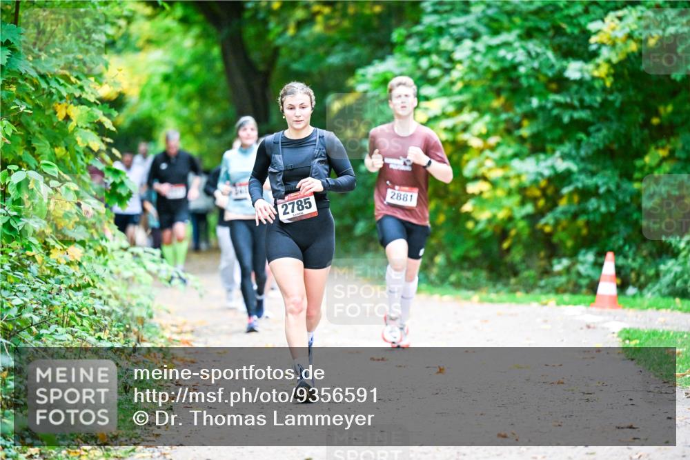 12.10.2025 - Bramfelder Halbmarathon 2025 Dr. Thomas Lammeyer http://msf.ph/oto/9356591 12.10.2025 10:58:10 Laufen 2785, 2881 meine-sportfotos.de