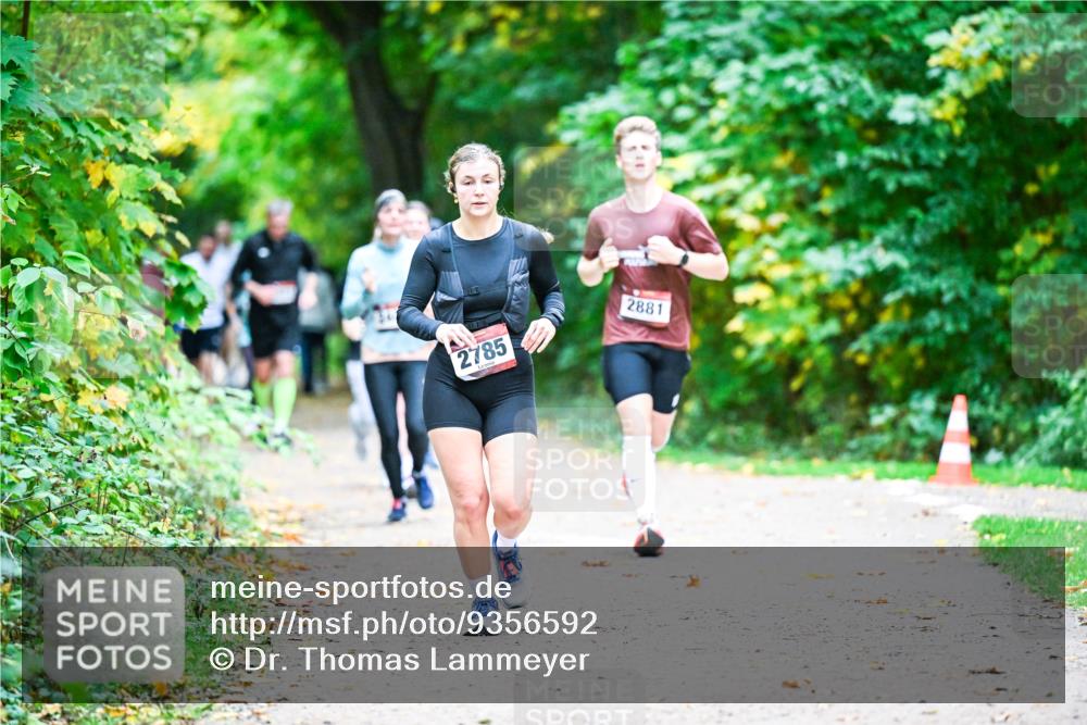 12.10.2025 - Bramfelder Halbmarathon 2025 Dr. Thomas Lammeyer http://msf.ph/oto/9356592 12.10.2025 10:58:10 Laufen 2785, 2881 meine-sportfotos.de