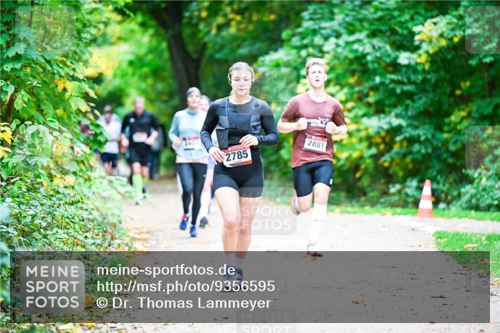 12.10.2025 - Bramfelder Halbmarathon 2025 Dr. Thomas Lammeyer http://msf.ph/oto/9356595 12.10.2025 10:58:11 Laufen 2785, 2881 meine-sportfotos.de