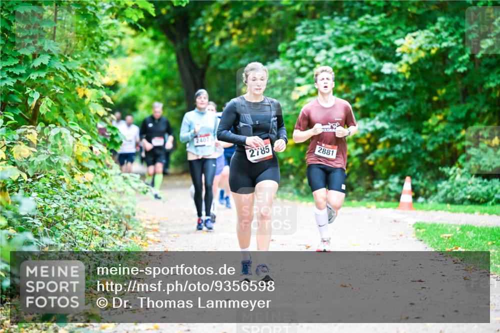 12.10.2025 - Bramfelder Halbmarathon 2025 Dr. Thomas Lammeyer http://msf.ph/oto/9356598 12.10.2025 10:58:11 Laufen 2407, 2785, 2881 meine-sportfotos.de