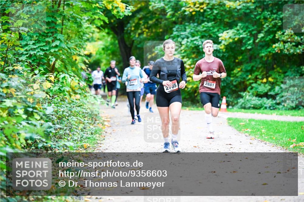 12.10.2025 - Bramfelder Halbmarathon 2025 Dr. Thomas Lammeyer http://msf.ph/oto/9356603 12.10.2025 10:58:12 Laufen 2407, 2735, 2881 meine-sportfotos.de