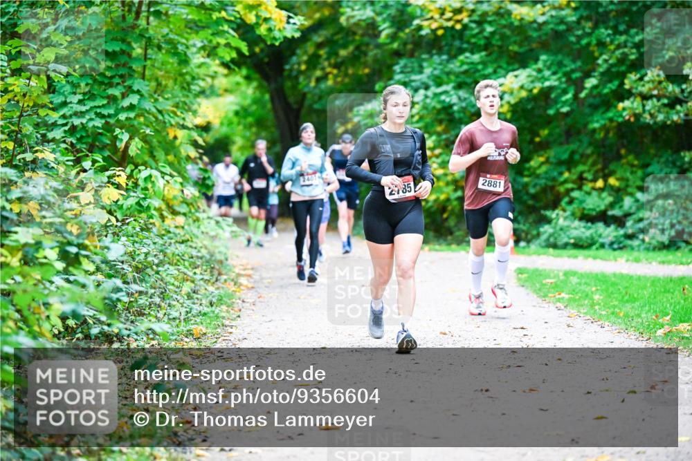 12.10.2025 - Bramfelder Halbmarathon 2025 Dr. Thomas Lammeyer http://msf.ph/oto/9356604 12.10.2025 10:58:12 Laufen 2401, 27, 35, 2881 meine-sportfotos.de