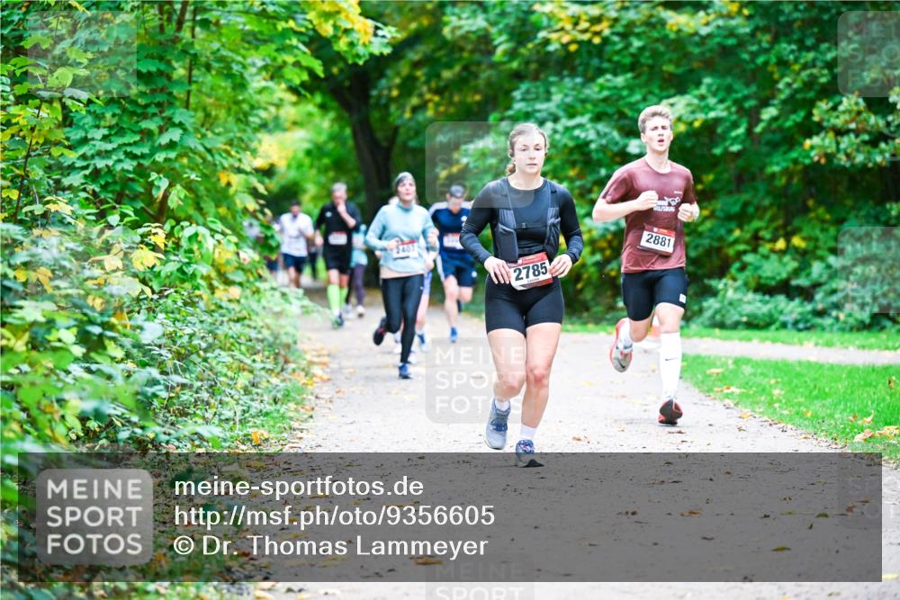 12.10.2025 - Bramfelder Halbmarathon 2025 Dr. Thomas Lammeyer http://msf.ph/oto/9356605 12.10.2025 10:58:12 Laufen 2785, 2881 meine-sportfotos.de