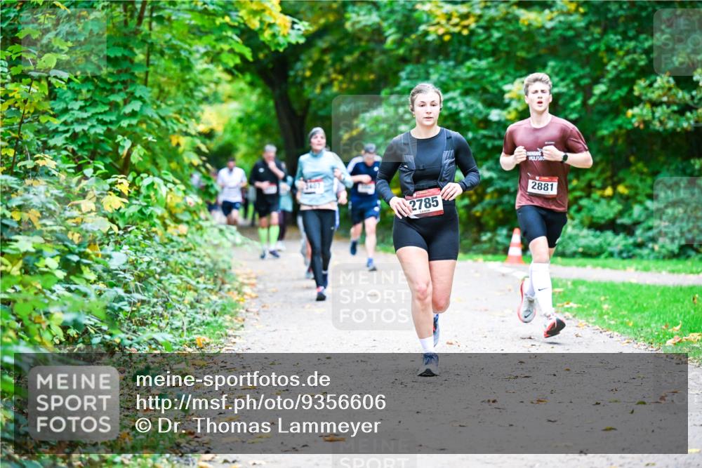 12.10.2025 - Bramfelder Halbmarathon 2025 Dr. Thomas Lammeyer http://msf.ph/oto/9356606 12.10.2025 10:58:12 Laufen 2785, 2881 meine-sportfotos.de