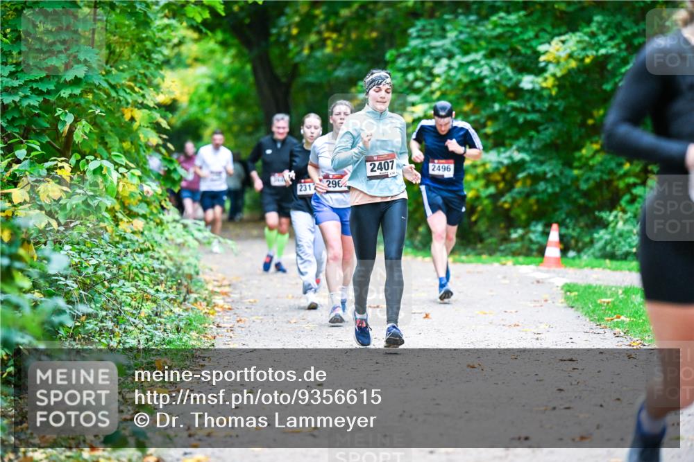 12.10.2025 - Bramfelder Halbmarathon 2025 Dr. Thomas Lammeyer http://msf.ph/oto/9356615 12.10.2025 10:58:14 Laufen 2407, 2496, 2312, 296 meine-sportfotos.de