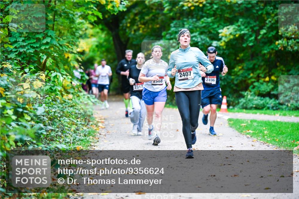 12.10.2025 - Bramfelder Halbmarathon 2025 Dr. Thomas Lammeyer http://msf.ph/oto/9356624 12.10.2025 10:58:15 Laufen 2588, 2317, 2407, 132, 2496 meine-sportfotos.de