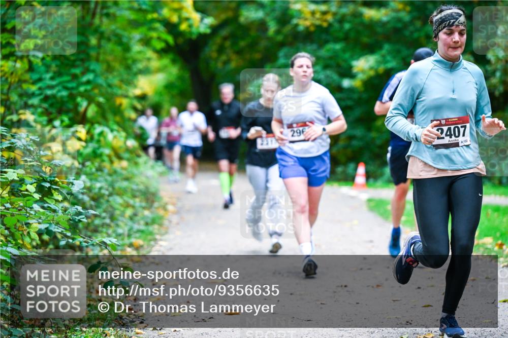 12.10.2025 - Bramfelder Halbmarathon 2025 Dr. Thomas Lammeyer http://msf.ph/oto/9356635 12.10.2025 10:58:17 Laufen 2317, 296, 2407, 132, 29 meine-sportfotos.de