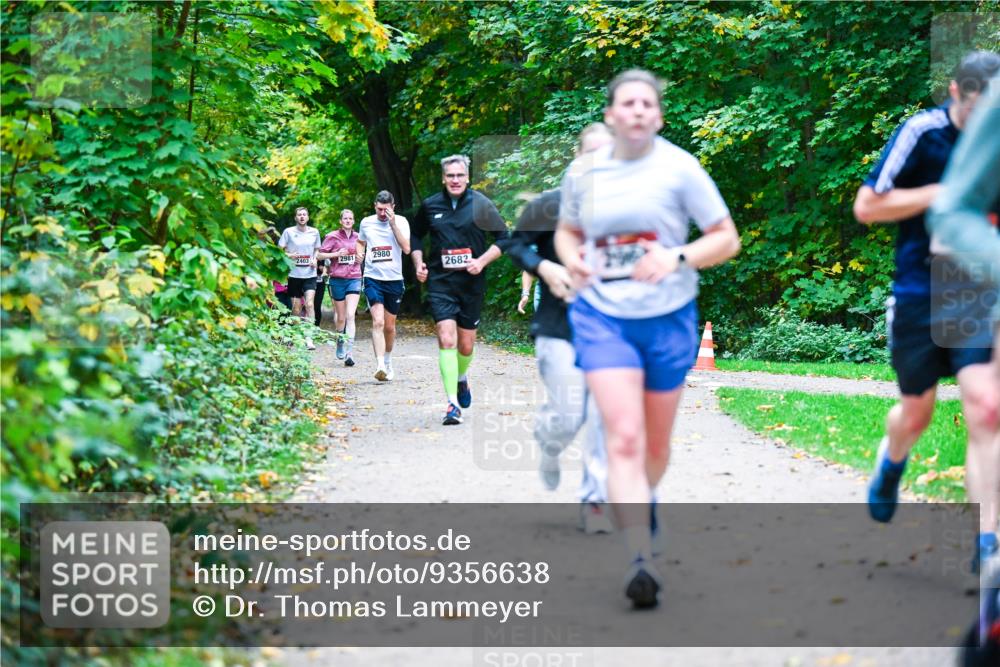 12.10.2025 - Bramfelder Halbmarathon 2025 Dr. Thomas Lammeyer http://msf.ph/oto/9356638 12.10.2025 10:58:18 Laufen 2403, 2981, 2980, 2682 meine-sportfotos.de