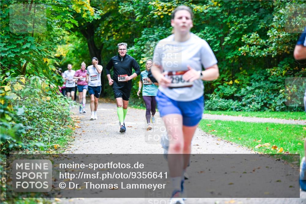 12.10.2025 - Bramfelder Halbmarathon 2025 Dr. Thomas Lammeyer http://msf.ph/oto/9356641 12.10.2025 10:58:19 Laufen 981, 2980, 268, 228, 2962 meine-sportfotos.de