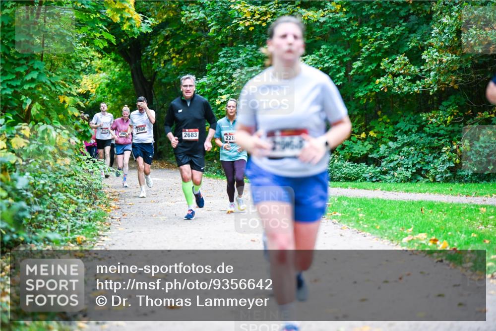 12.10.2025 - Bramfelder Halbmarathon 2025 Dr. Thomas Lammeyer http://msf.ph/oto/9356642 12.10.2025 10:58:19 Laufen 2403, 2980, 2683, 228 meine-sportfotos.de
