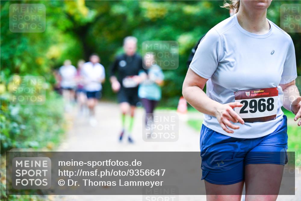 12.10.2025 - Bramfelder Halbmarathon 2025 Dr. Thomas Lammeyer http://msf.ph/oto/9356647 12.10.2025 10:58:20 Laufen 34, 2968 meine-sportfotos.de