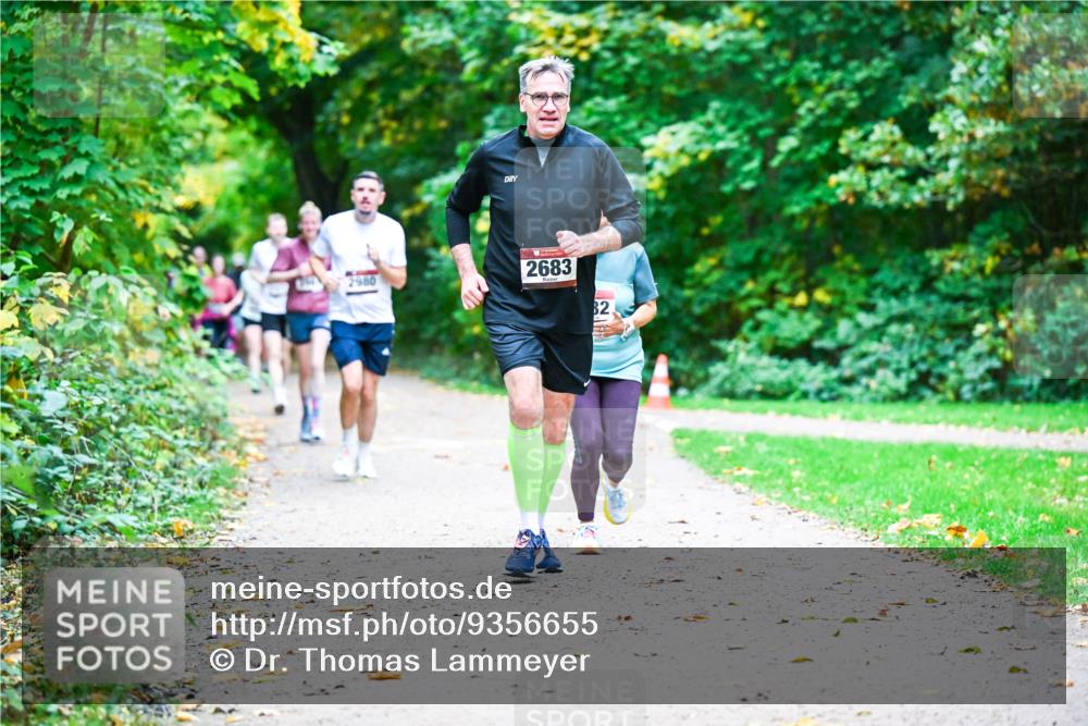12.10.2025 - Bramfelder Halbmarathon 2025 Dr. Thomas Lammeyer http://msf.ph/oto/9356655 12.10.2025 10:58:21 Laufen 2980, 2683, 82 meine-sportfotos.de