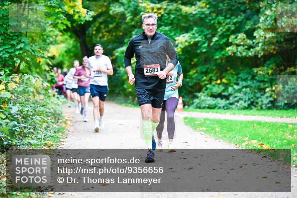 12.10.2025 - Bramfelder Halbmarathon 2025 Dr. Thomas Lammeyer http://msf.ph/oto/9356656 12.10.2025 10:58:22 Laufen 980, 2683, 82 meine-sportfotos.de