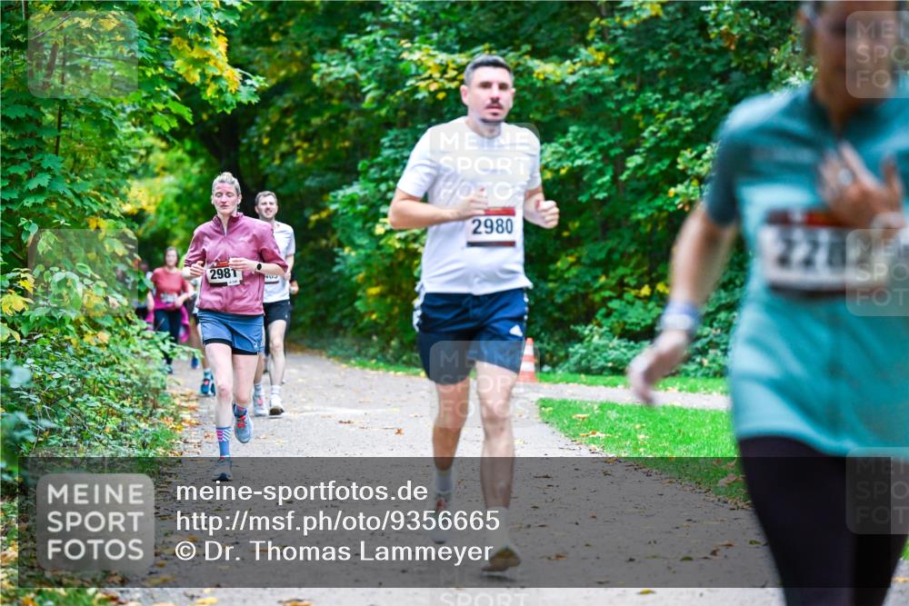 12.10.2025 - Bramfelder Halbmarathon 2025 Dr. Thomas Lammeyer http://msf.ph/oto/9356665 12.10.2025 10:58:25 Laufen 2981, 453, 2980 meine-sportfotos.de