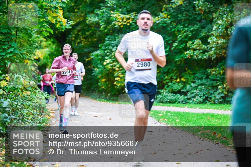 12.10.2025 - Bramfelder Halbmarathon 2025 Dr. Thomas Lammeyer http://msf.ph/oto/9356667 12.10.2025 10:58:25 Laufen 2981, 103, 2980 meine-sportfotos.de
