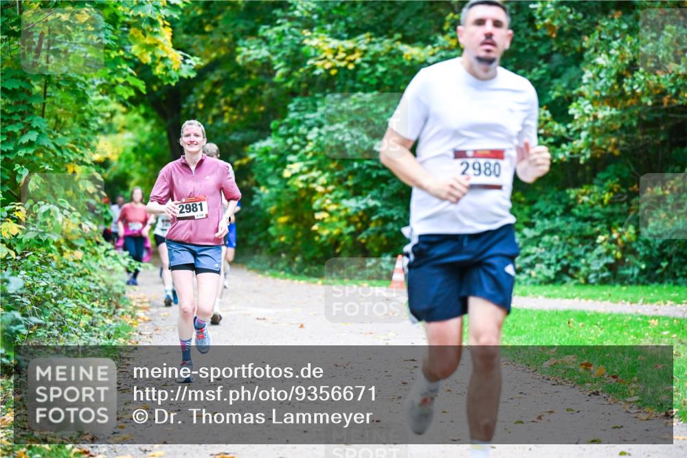 12.10.2025 - Bramfelder Halbmarathon 2025 Dr. Thomas Lammeyer http://msf.ph/oto/9356671 12.10.2025 10:58:26 Laufen 2981, 128, 2980 meine-sportfotos.de