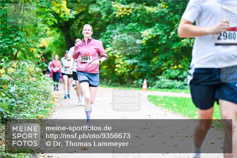 12.10.2025 - Bramfelder Halbmarathon 2025 Dr. Thomas Lammeyer http://msf.ph/oto/9356673 12.10.2025 10:58:26 Laufen 2981, 128, 2980 meine-sportfotos.de
