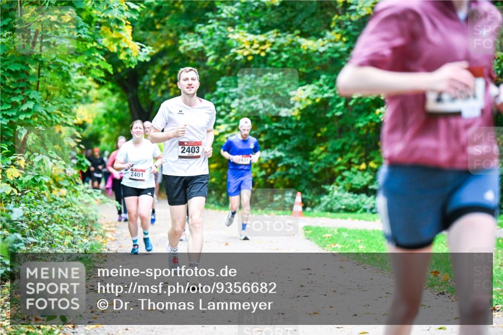 12.10.2025 - Bramfelder Halbmarathon 2025 Dr. Thomas Lammeyer http://msf.ph/oto/9356682 12.10.2025 10:58:29 Laufen 2401, 2403, 431 meine-sportfotos.de