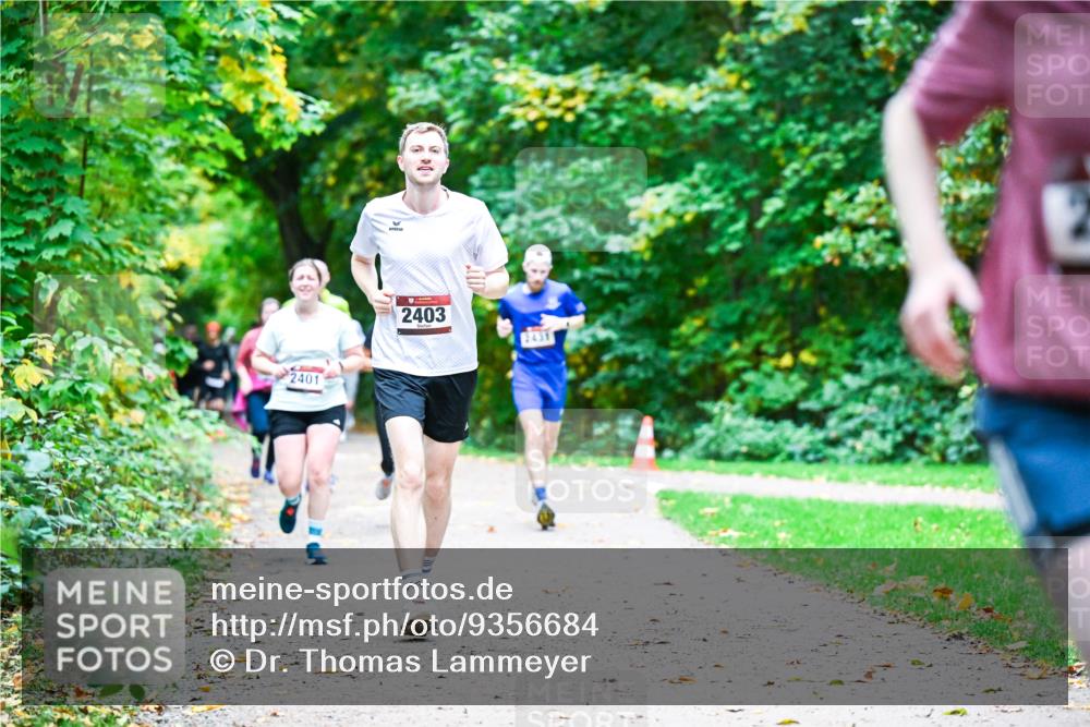 12.10.2025 - Bramfelder Halbmarathon 2025 Dr. Thomas Lammeyer http://msf.ph/oto/9356684 12.10.2025 10:58:29 Laufen 2401, 2403, 2431 meine-sportfotos.de