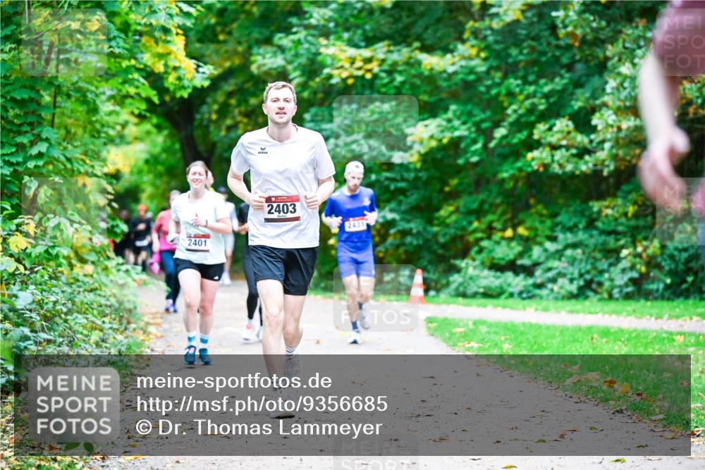 12.10.2025 - Bramfelder Halbmarathon 2025 Dr. Thomas Lammeyer http://msf.ph/oto/9356685 12.10.2025 10:58:29 Laufen 2401, 2403, 2431 meine-sportfotos.de