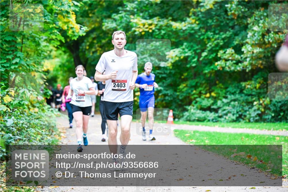 12.10.2025 - Bramfelder Halbmarathon 2025 Dr. Thomas Lammeyer http://msf.ph/oto/9356686 12.10.2025 10:58:29 Laufen 2401, 2403 meine-sportfotos.de