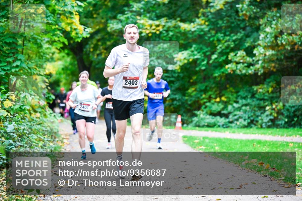 12.10.2025 - Bramfelder Halbmarathon 2025 Dr. Thomas Lammeyer http://msf.ph/oto/9356687 12.10.2025 10:58:29 Laufen 2401, 2403, 431 meine-sportfotos.de