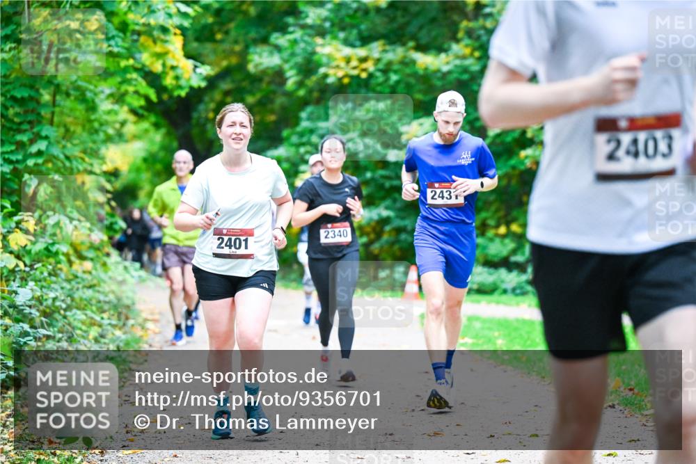 12.10.2025 - Bramfelder Halbmarathon 2025 Dr. Thomas Lammeyer http://msf.ph/oto/9356701 12.10.2025 10:58:32 Laufen 2340, 2401, 243, 2403 meine-sportfotos.de