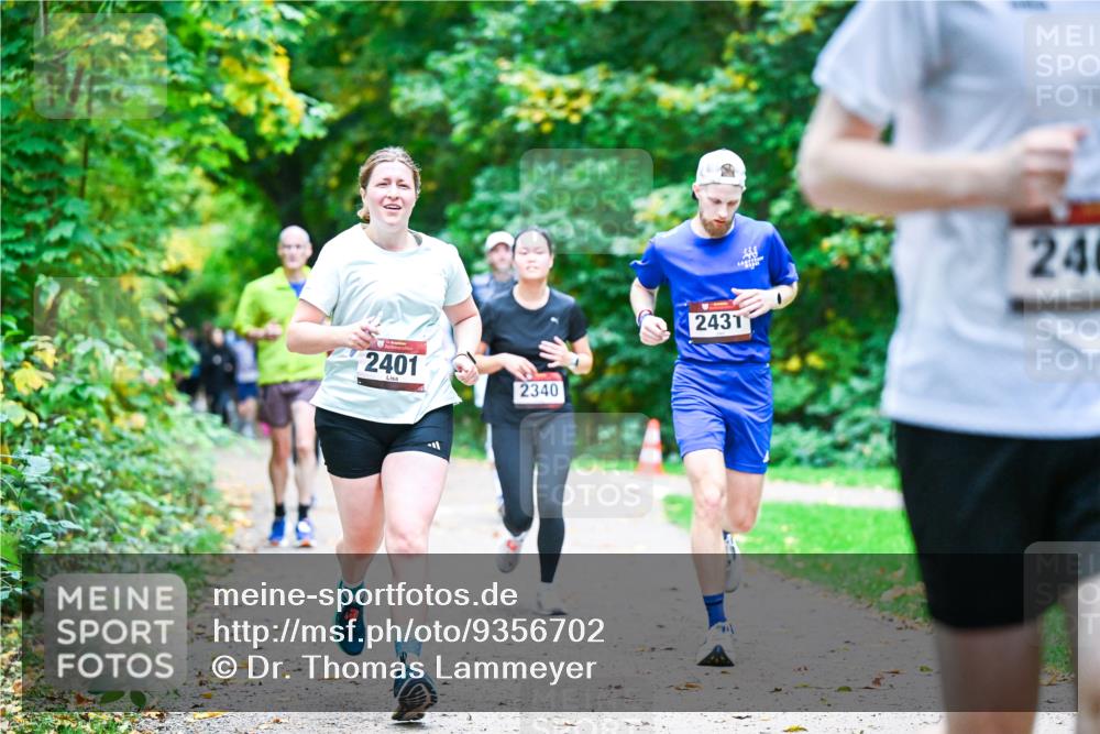 12.10.2025 - Bramfelder Halbmarathon 2025 Dr. Thomas Lammeyer http://msf.ph/oto/9356702 12.10.2025 10:58:32 Laufen 2401, 2340, 2431, 24 meine-sportfotos.de