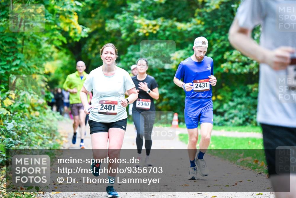 12.10.2025 - Bramfelder Halbmarathon 2025 Dr. Thomas Lammeyer http://msf.ph/oto/9356703 12.10.2025 10:58:32 Laufen 2401, 2340, 2431 meine-sportfotos.de